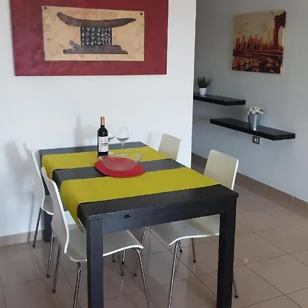 Apartment Mit Balkon, Pool Und Spielplatz