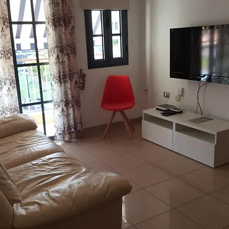 Apartment Mit Balkon, Pool Und Spielplatz *