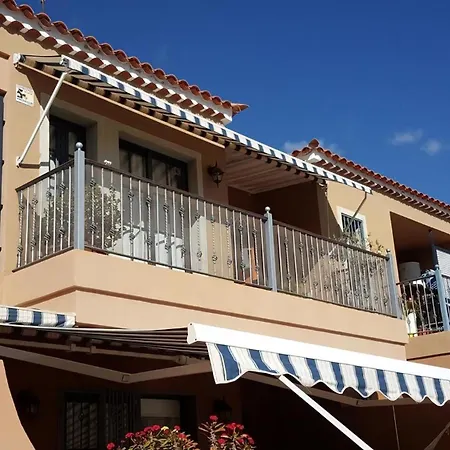 Apartment Mit Balkon, Pool Und Spielplatz