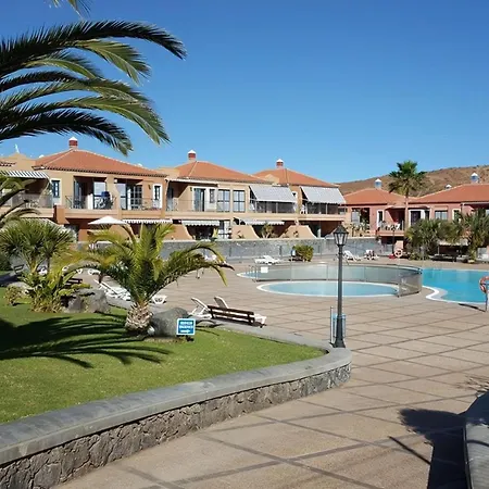 Mit Balkon, Pool Und Spielplatz