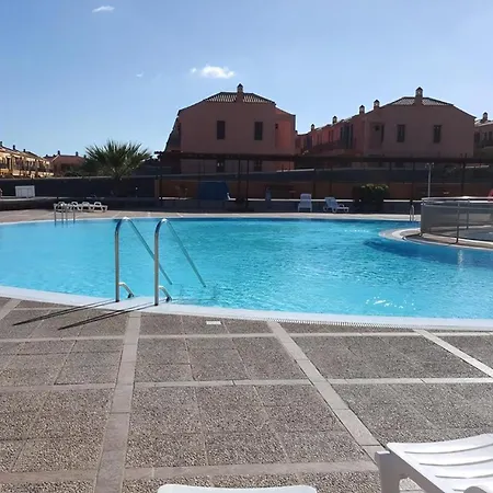 Mit Balkon, Pool Und Spielplatz Apartment