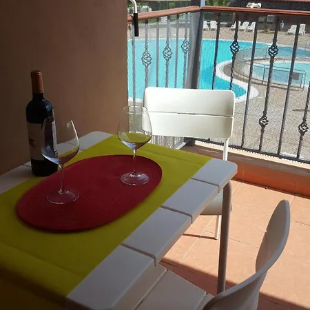 Mit Balkon, Pool Und Spielplatz Apartment *