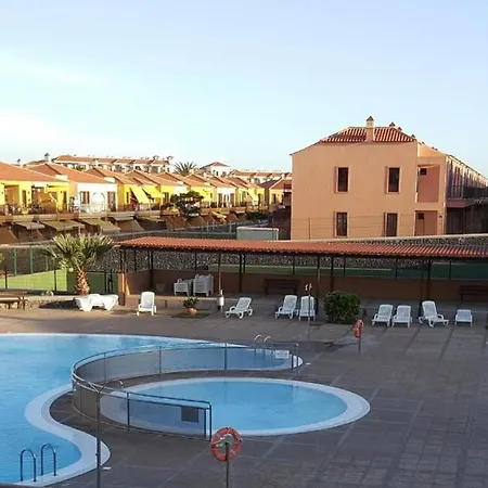 Mit Balkon, Pool Und Spielplatz